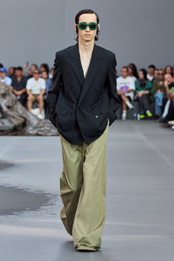 LOEWE_SS24_MW_SHOW_RUNWAY_LOOK_51_FRONT_RGB_CROPPED_2X3_51