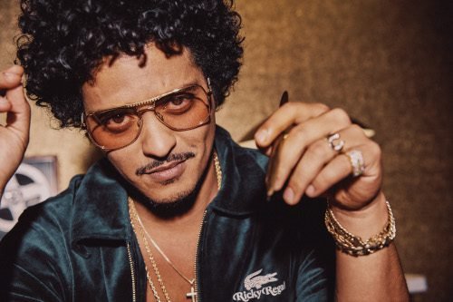 Bruno Mars lancia la prima lifestyle collection con l’alter ego Ricky Regal.