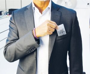 Gli spray per la pulizia delle lenti come strumento per comunicare il valore del centro ottico