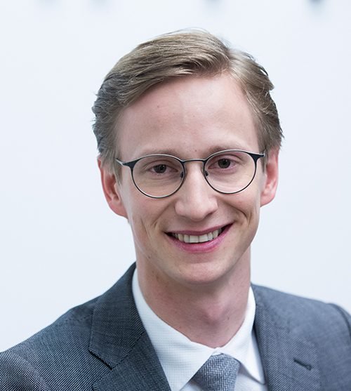 007 will wear Barton Perreira's glasses in the film No Time To Die due out in September.