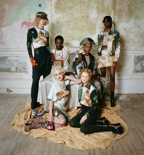 Mondottica International and Vivienne Westwood signing a licence agreement for the Vivienne Westwood eyewear collections.