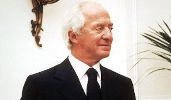 EssilorLuxottica announces organizational changes and interim dividend 2020.