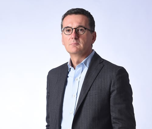 Swarovski passa a EssilorLuxottica.