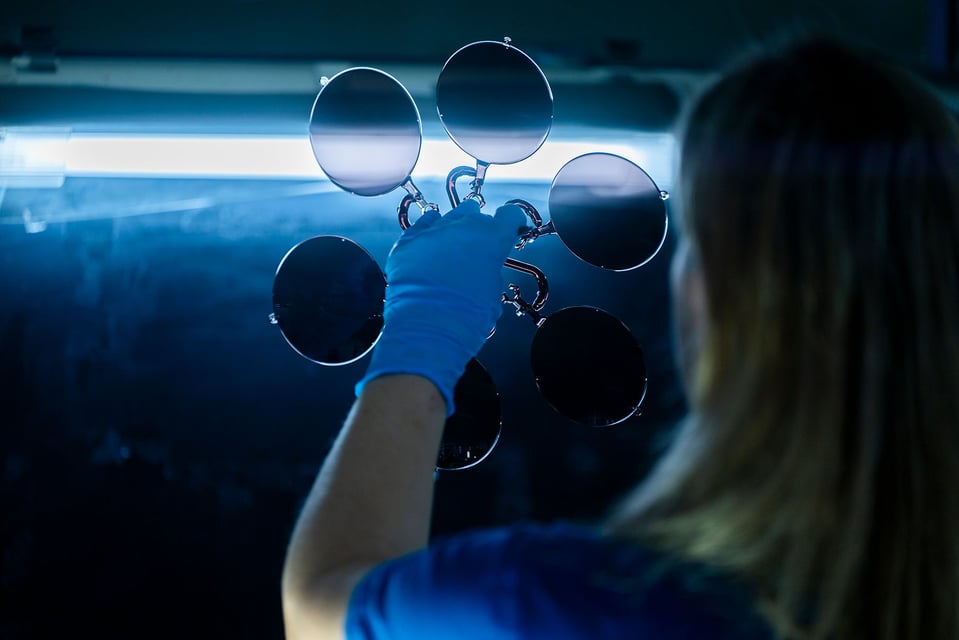 Kering Eyewear acquisisce Lenti Srl da Safilo: un passo strategico per rafforzare la produzione Made in Italy