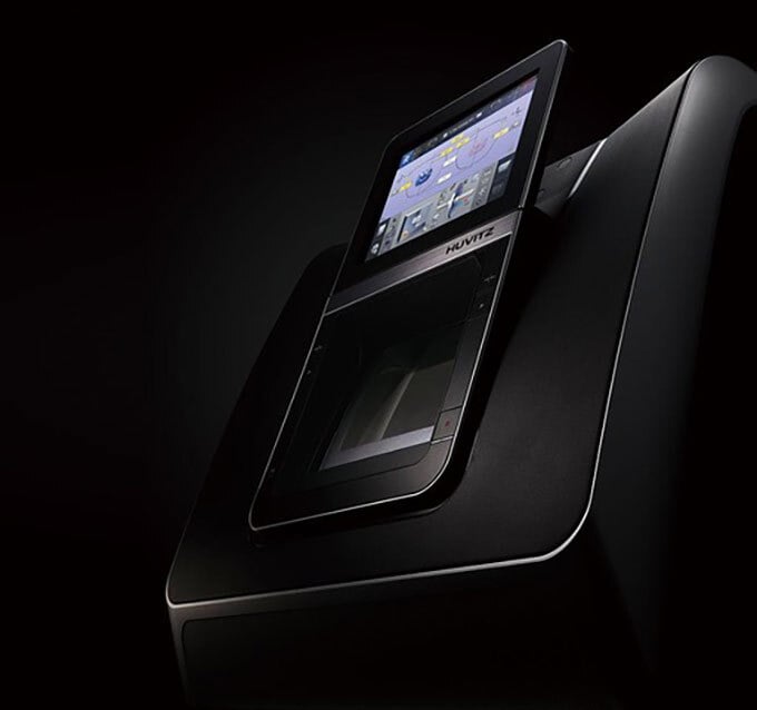 The HPE-990 by Huvitz described as “world’s first lens-over-frame sunglass edging system”