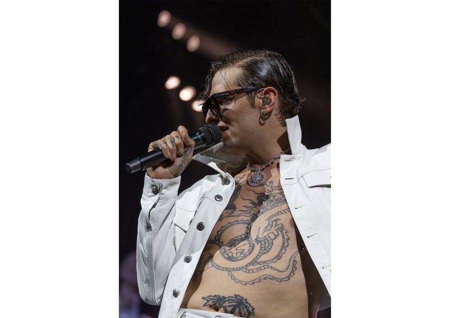 Achille Lauro sceglie Calvin Klein Eyewear per il tour “Comuni Immortali”