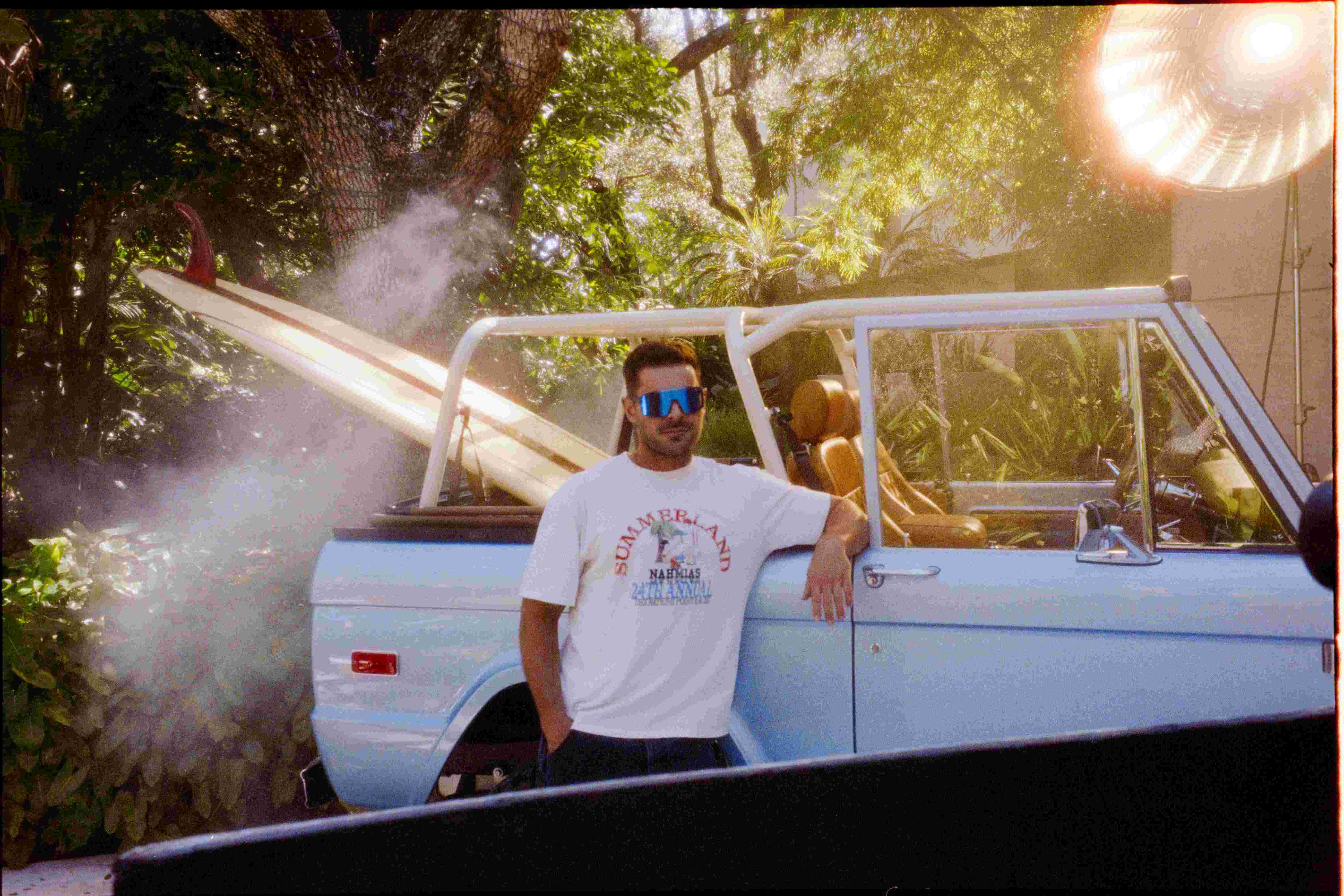 Zac Efron x Police: il brand rafforza la sua partnership con l’attore/produttore attraverso una capsule collection